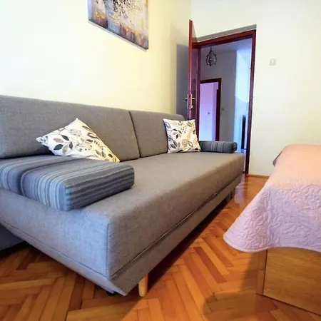 And With Parking Space Starigrad, Paklenica - 18034 Penzion Starigrad Paklenica