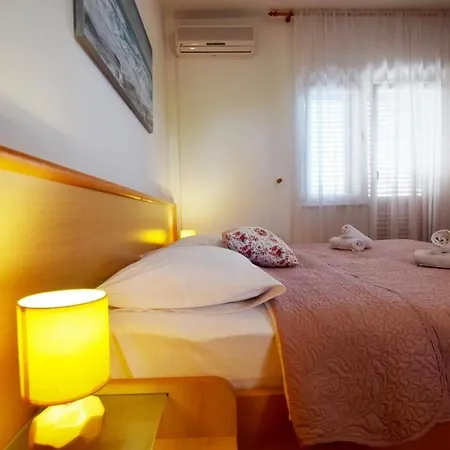 Penzion And With Parking Space Starigrad, Paklenica - 18034 3*