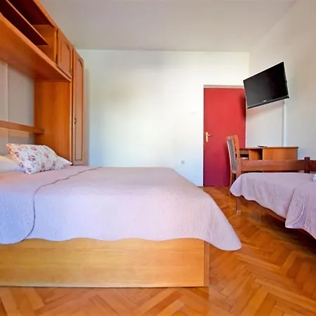 Penzion And With Parking Space Starigrad, Paklenica - 18034