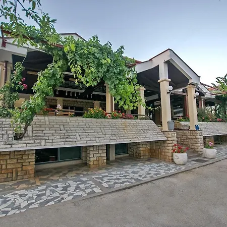 Гостевой дом And With Parking Space Starigrad, Paklenica - 18034