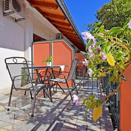 And With Parking Space Starigrad, Paklenica - 18034 Гостевой дом Стариград-Пакленица