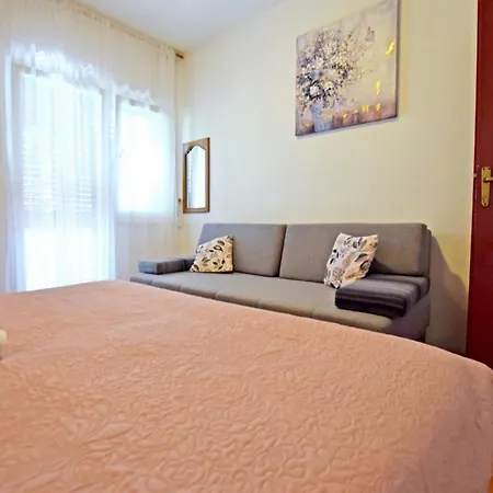And With Parking Space Starigrad, Paklenica - 18034 Gostinjska kuća 3*
